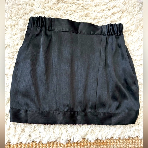 Habit of Urban black skirt - like new, reversible - Picture 1 of 5